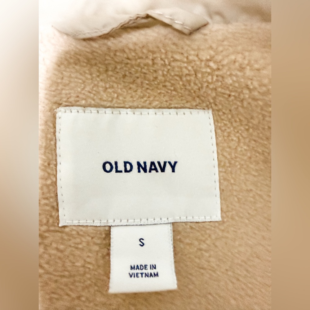 Women’s Old Navy Puffer Vest, Size S - Picture 2 of 3